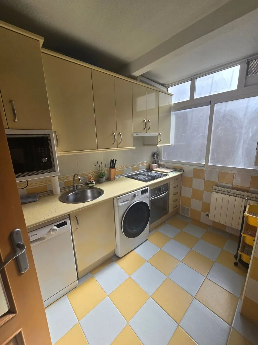 Cocina amarilla antes